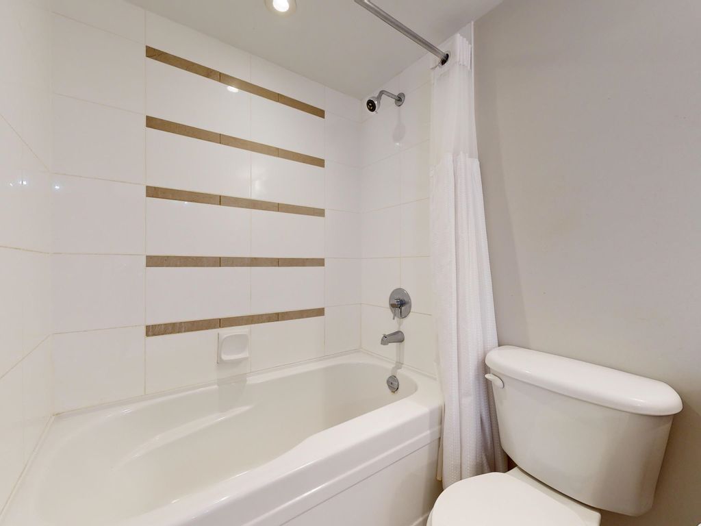 listing image 1106412486598757380