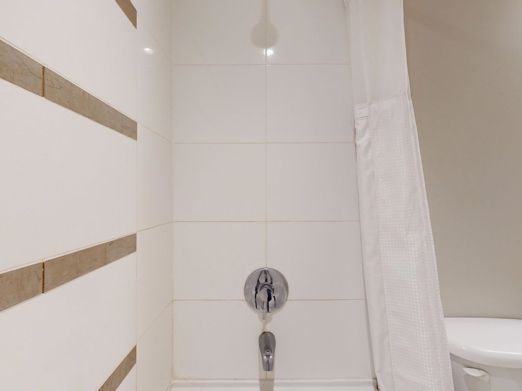 listing image 1106895877731812237