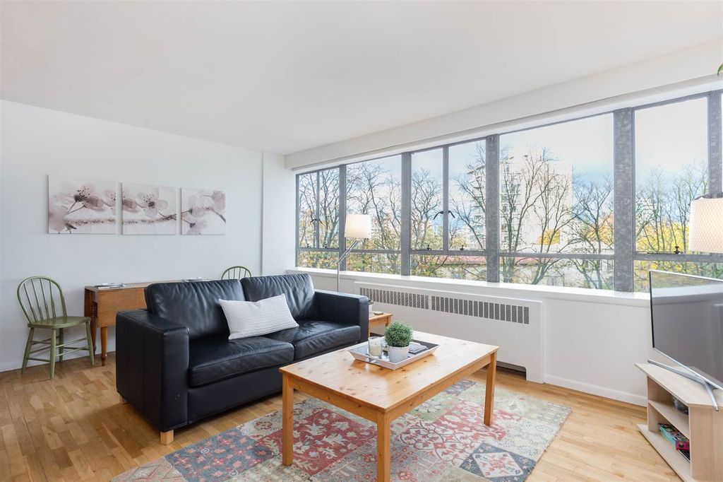 listing image 1106121899942639304