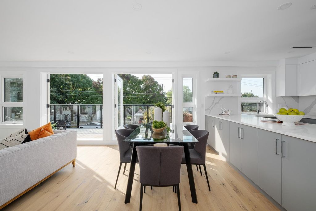 listing image 1105717347097193344