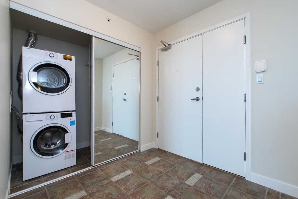 listing image 1103678261604490694