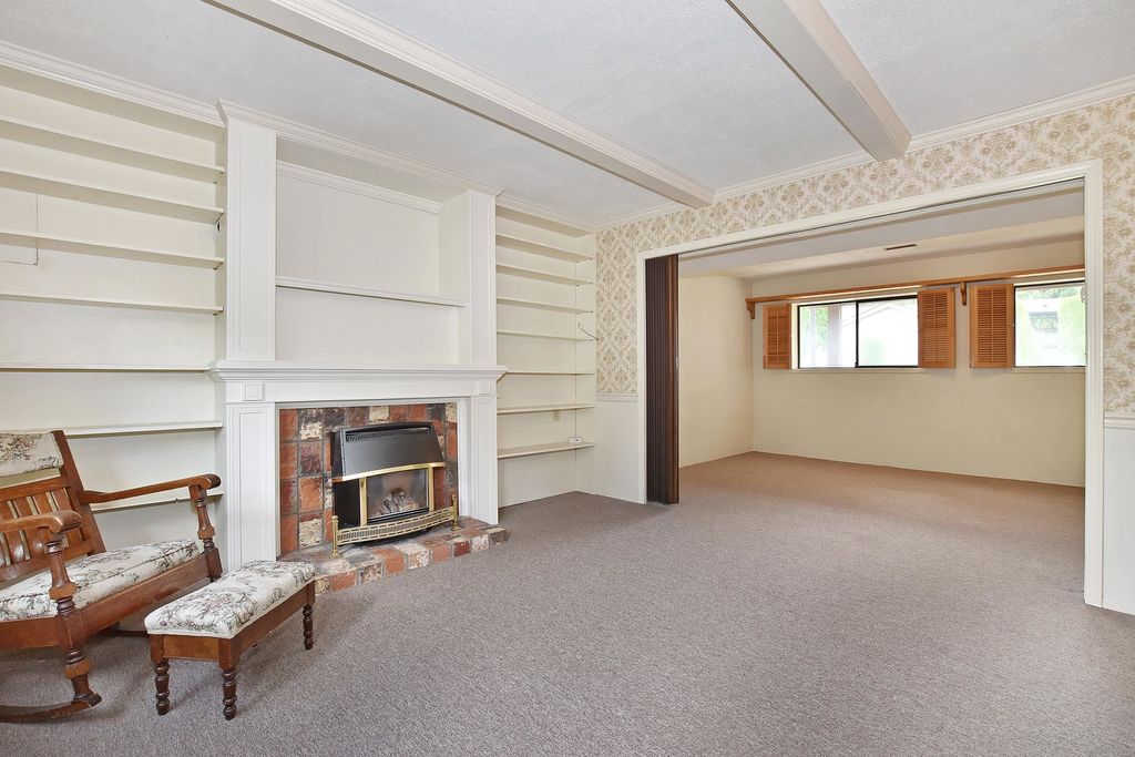 listing image 1104225772322056194