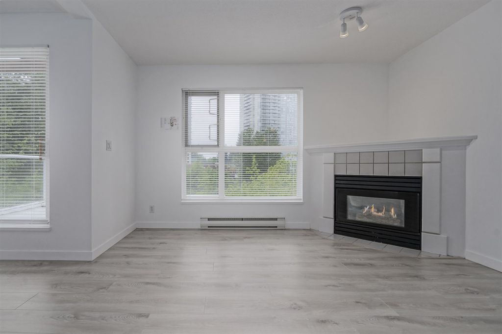 listing image 1109698245685859054