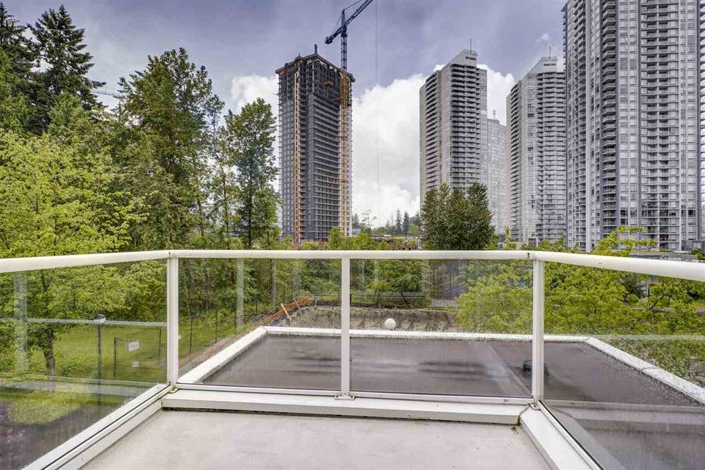 listing image 1104542845463103612