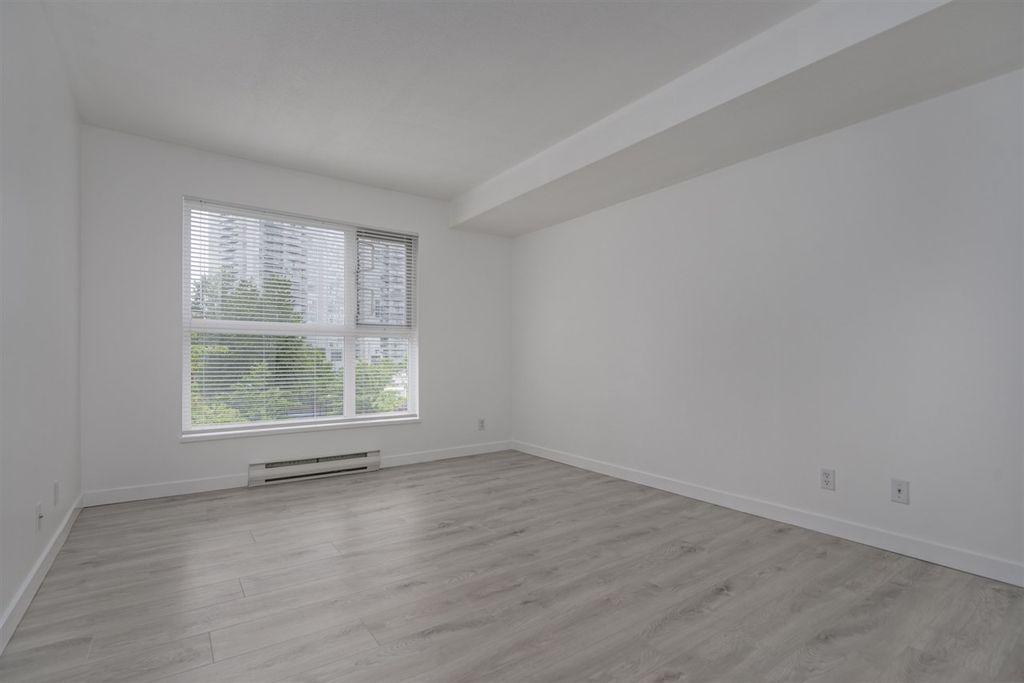 listing image 1102653525594016090