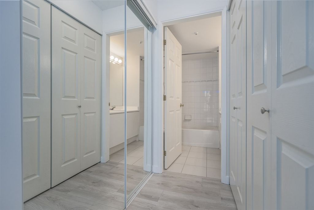 listing image 1102034906741408445