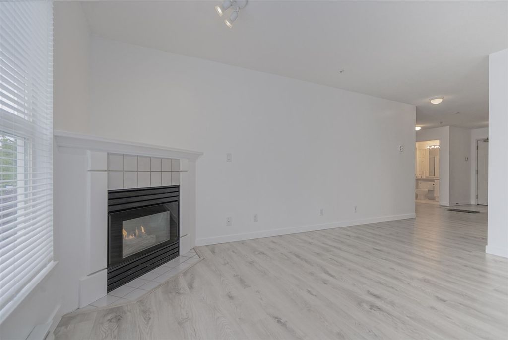 listing image 1101534255102112782