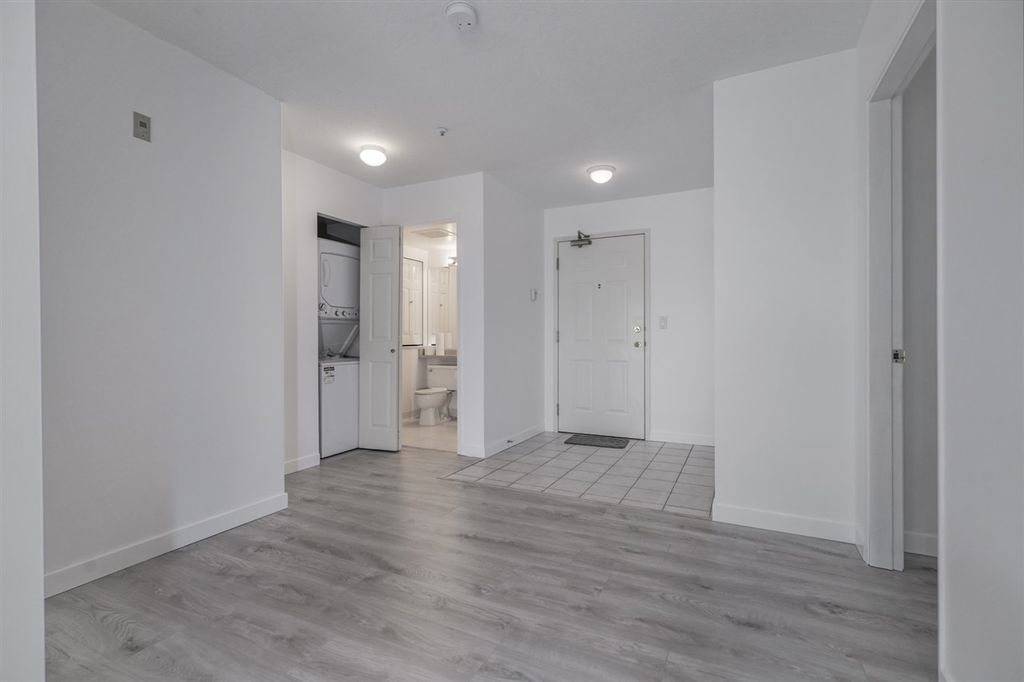 listing image 1104218426129841920