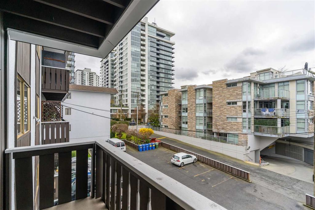 listing image 1104744193794188032