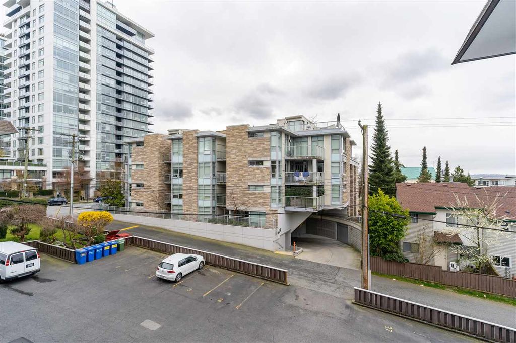 listing image 1107960463677205627