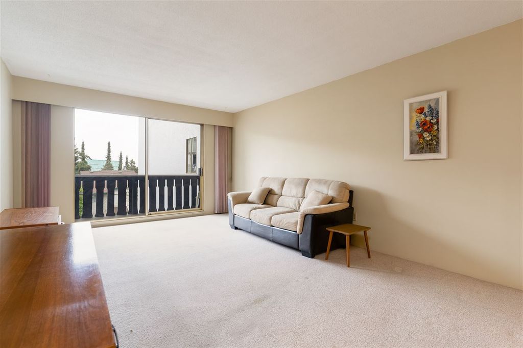 listing image 1104323062316091273