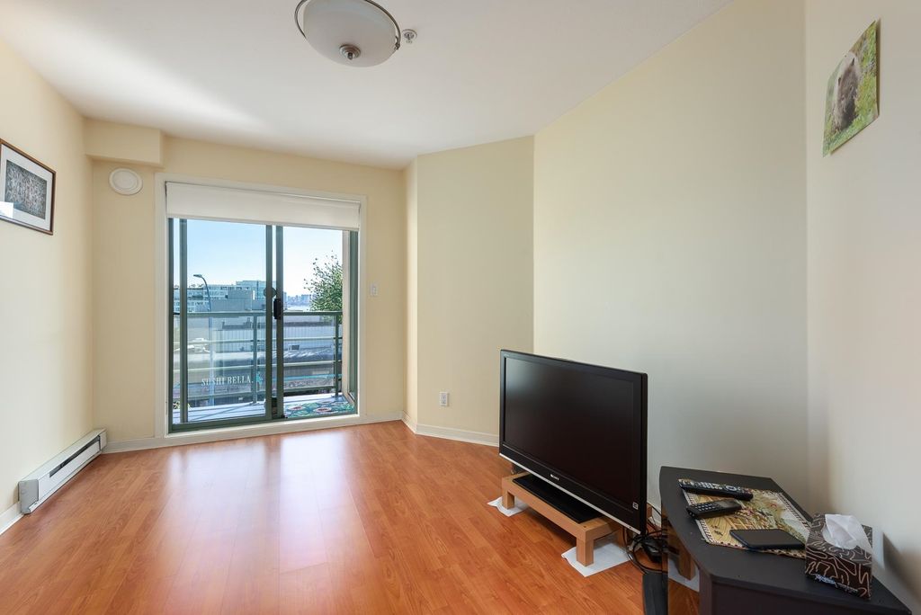 listing image 1104914234782393435