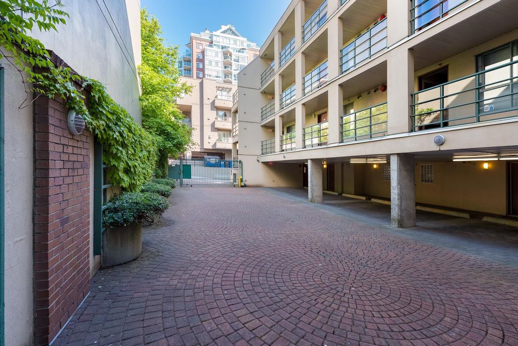 listing image 1102405991927740163