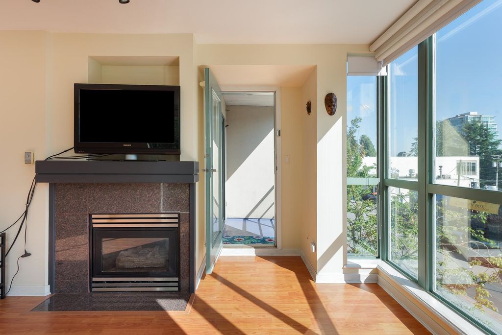 listing image 1103931223996873040