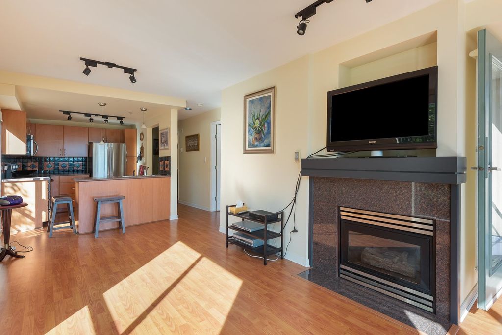 listing image 1102675789339414373