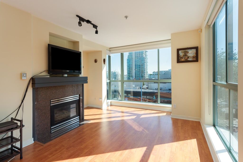 listing image 1102151494776906670
