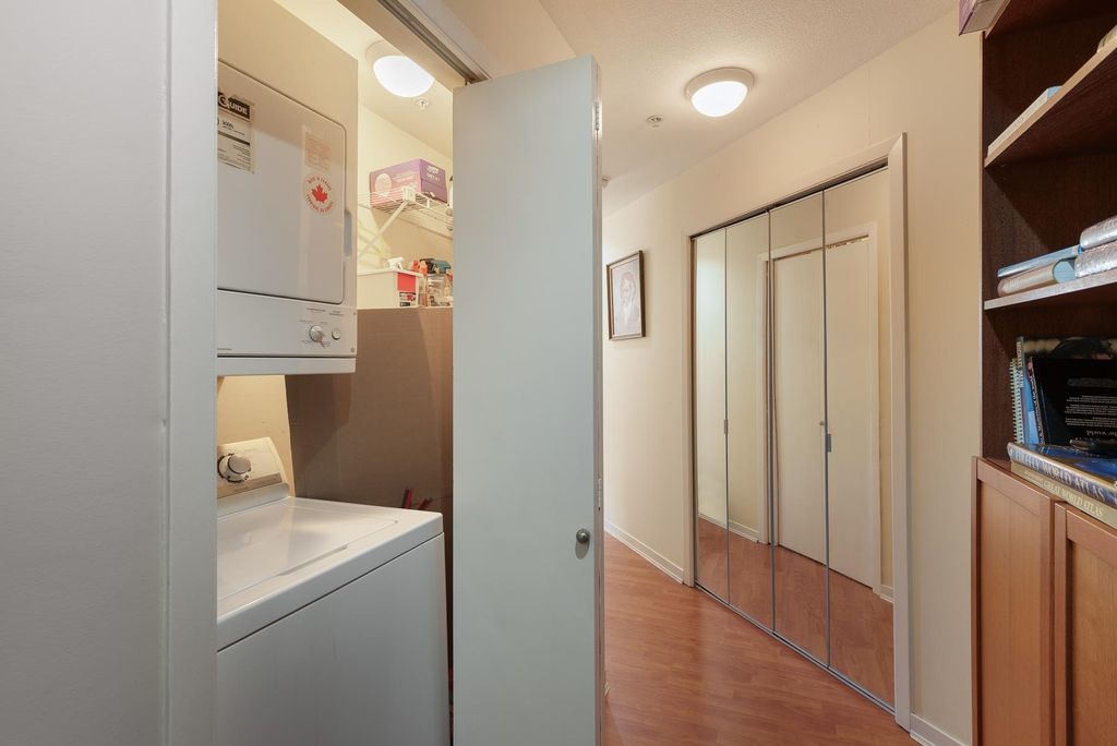 listing image 1102920912071728713
