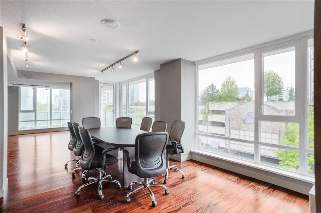 listing image 1106804810889893508