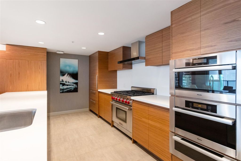 listing image 1106978758420463912