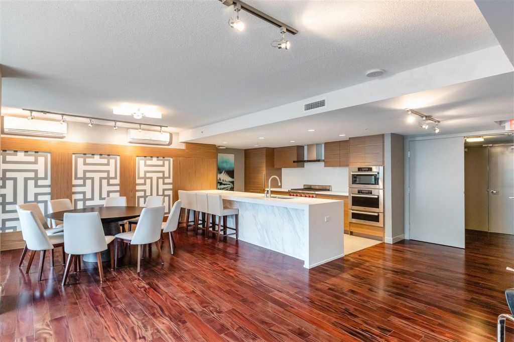 listing image 1102398181101125230