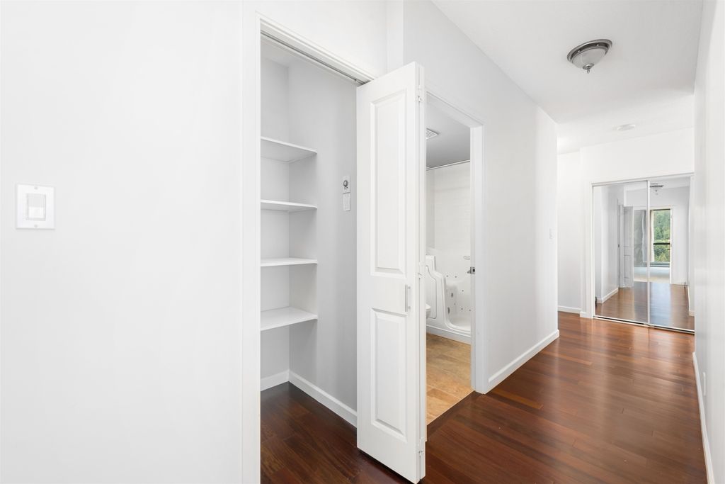 listing image 1107446603531484929