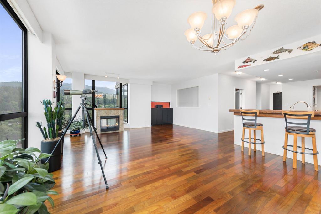 listing image 1104416097350778546