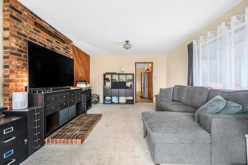 listing image 1108893979474555964