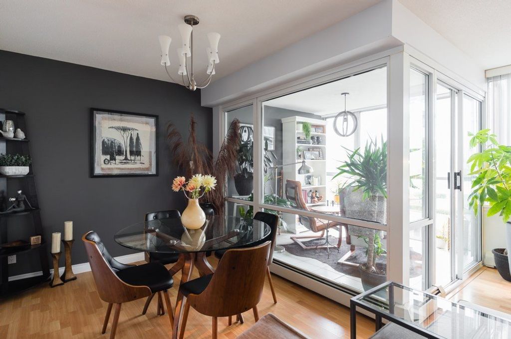 listing image 1105619585228473922