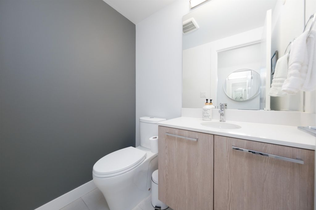 listing image 1107227071684896896