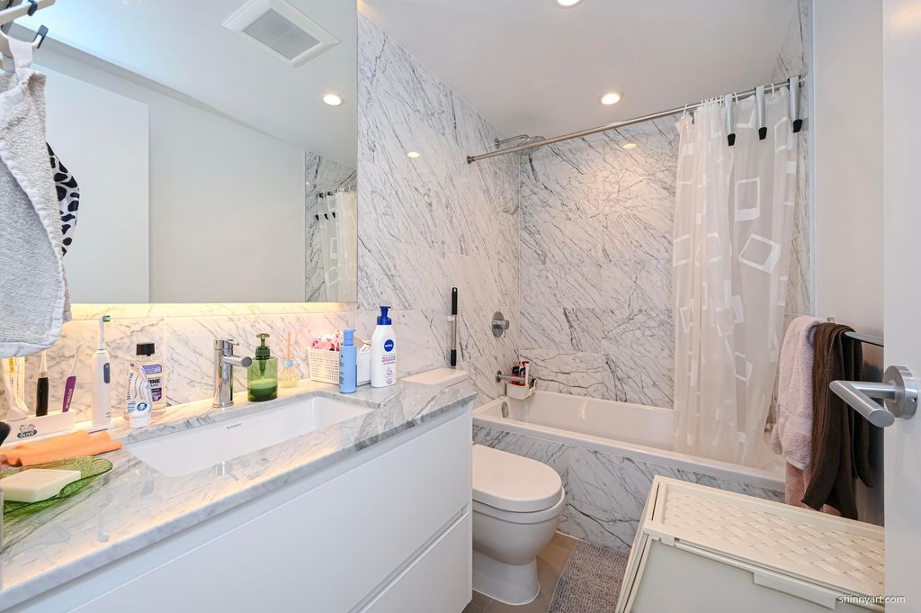 listing image 1106753975644781929