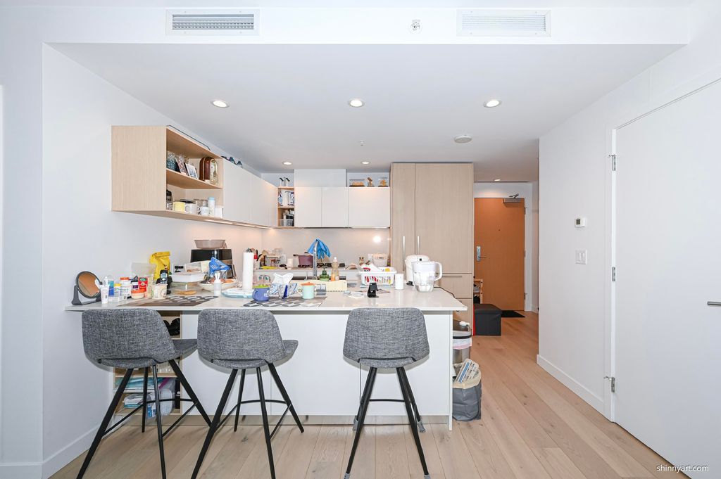listing image 1100027232204123743