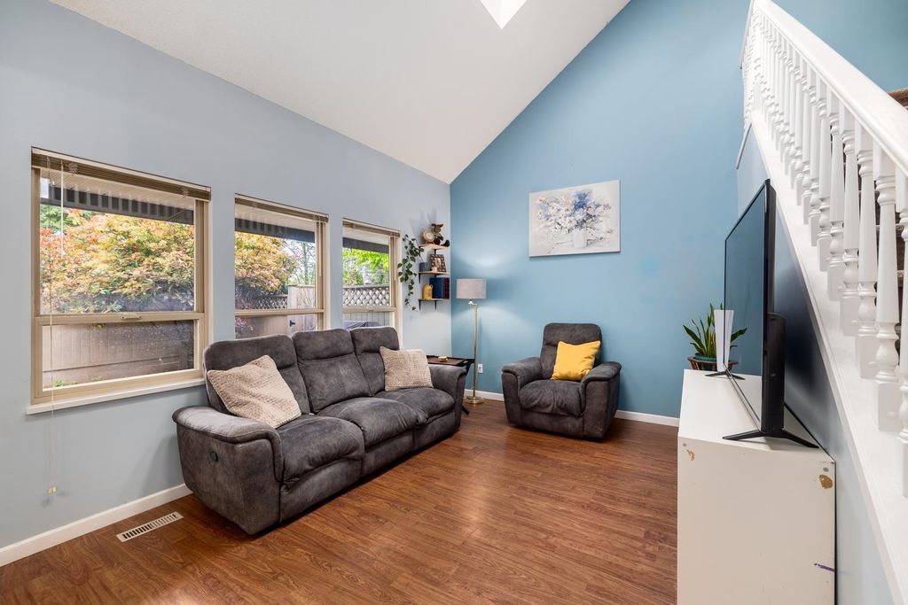 listing image 1106344597818520125