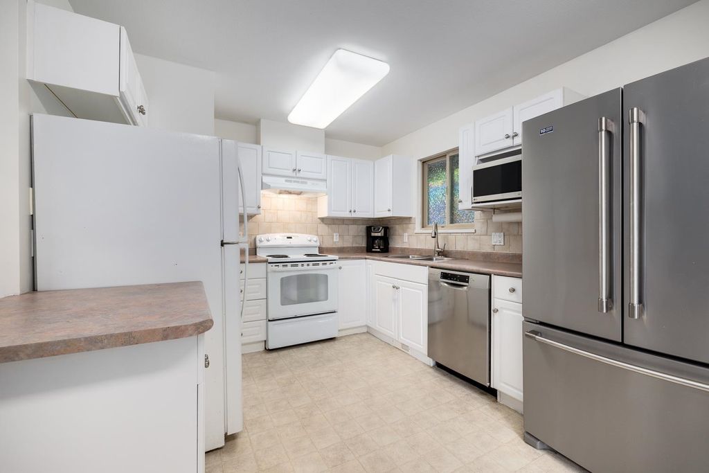 listing image 1103159762860199415