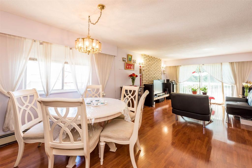 listing image 1107434372061429368
