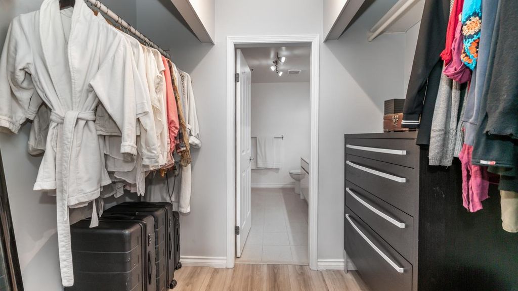 listing image 1102251749833005725