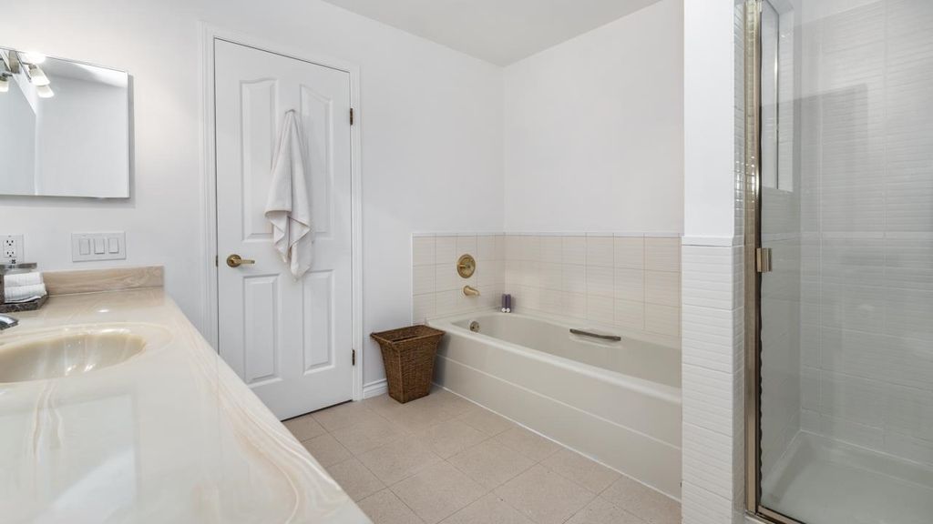 listing image 1101850745911383156