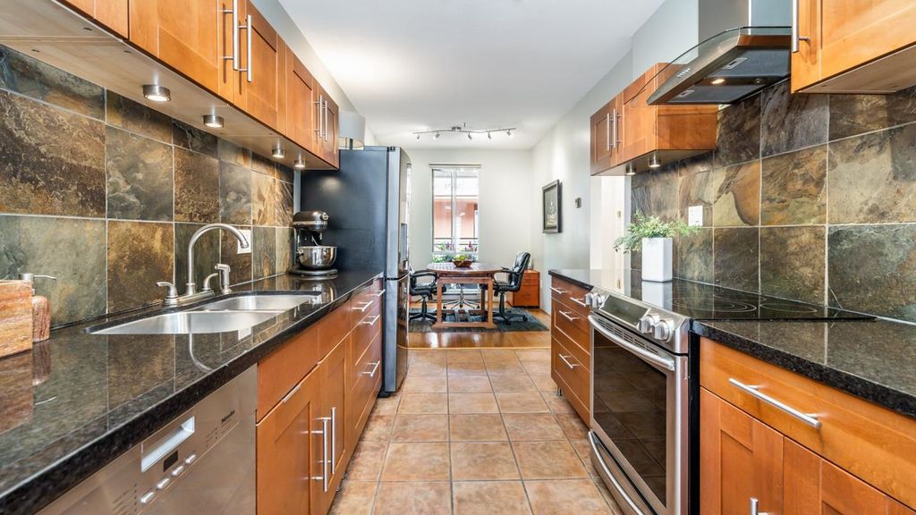 listing image 1105636112559490543