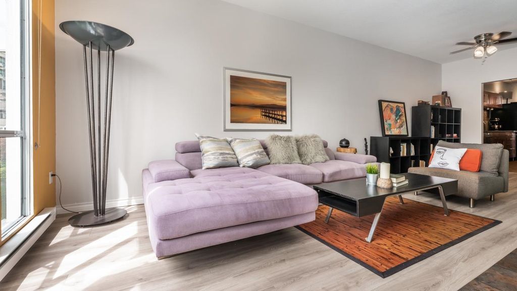 listing image 1107600133647361882