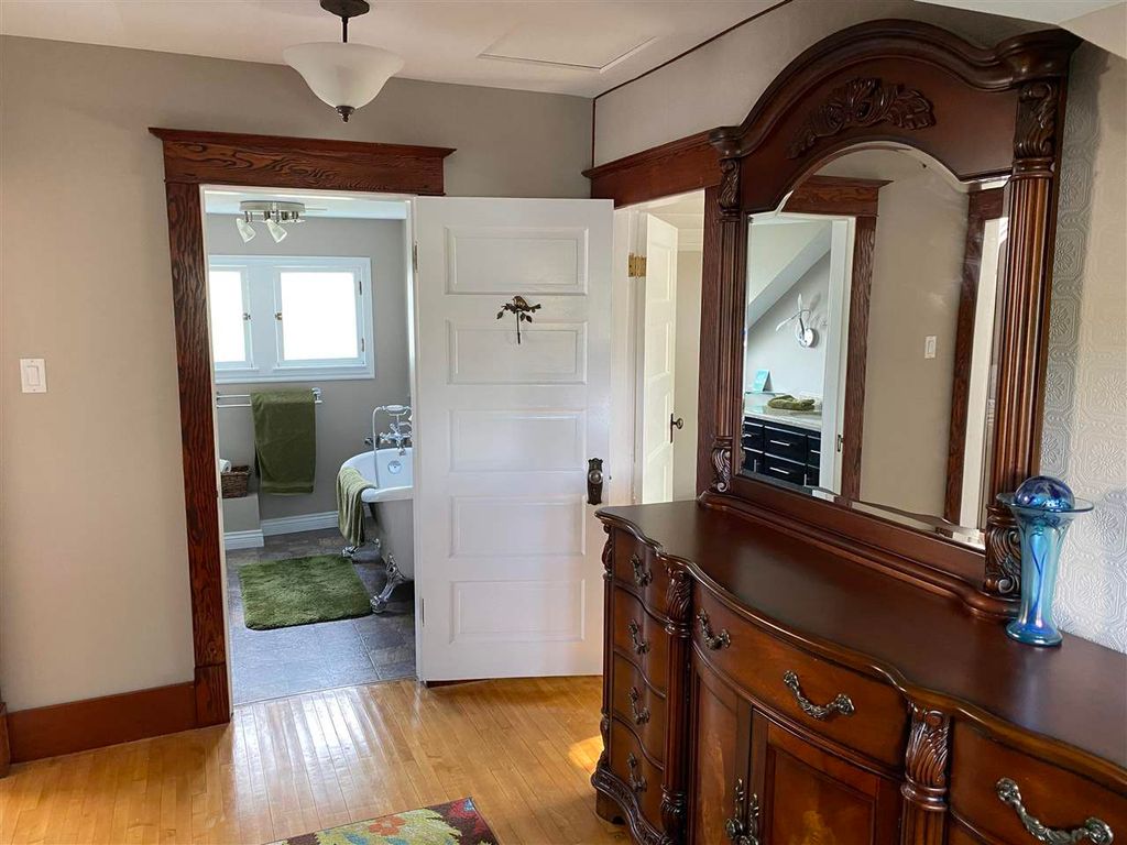 listing image 1109606407620193161