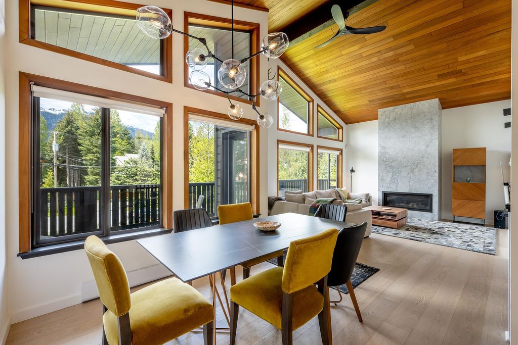 listing image 1103806523391814971