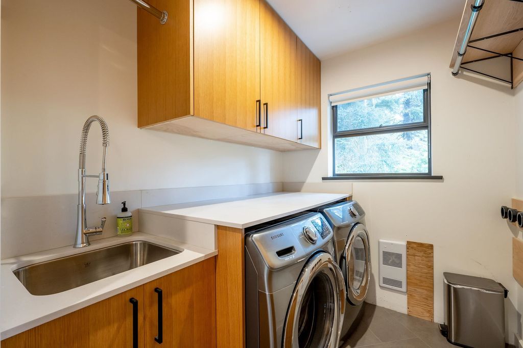 listing image 1109920313043175355