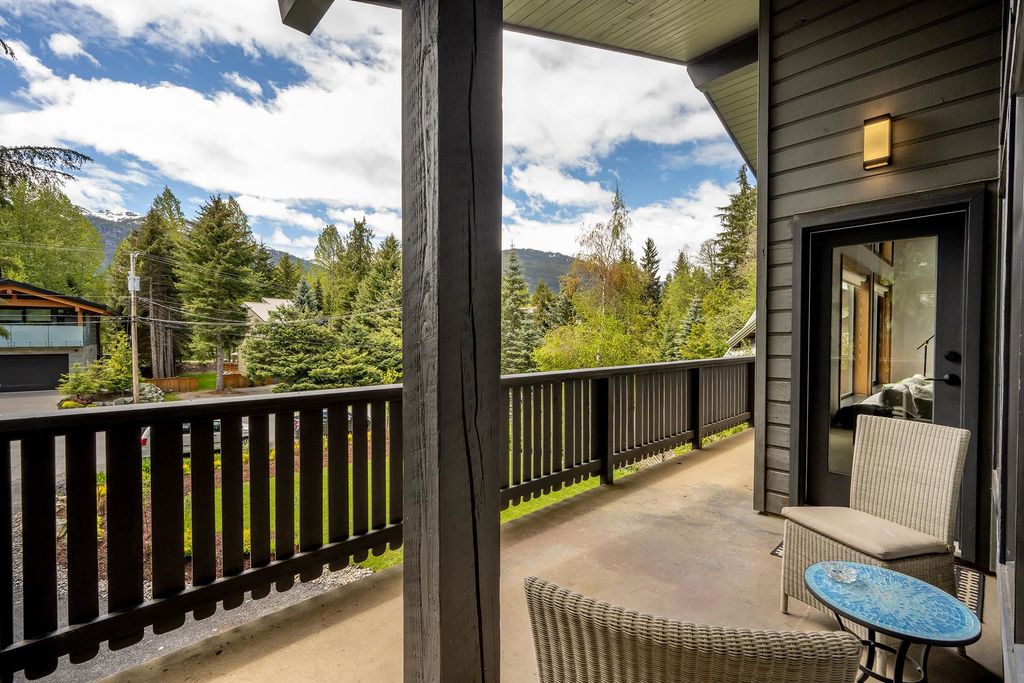 listing image 1102924873839135365