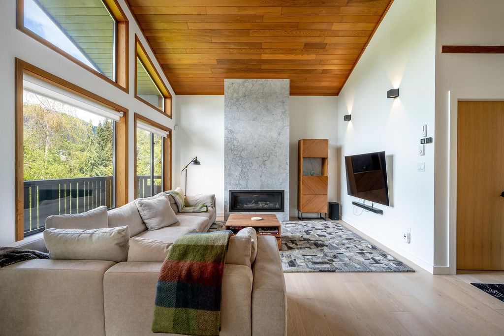 listing image 1106564794875762554