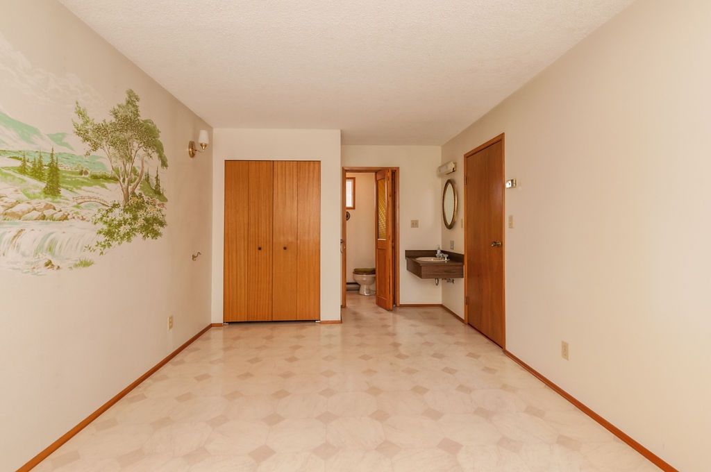 listing image 1100063342166630909