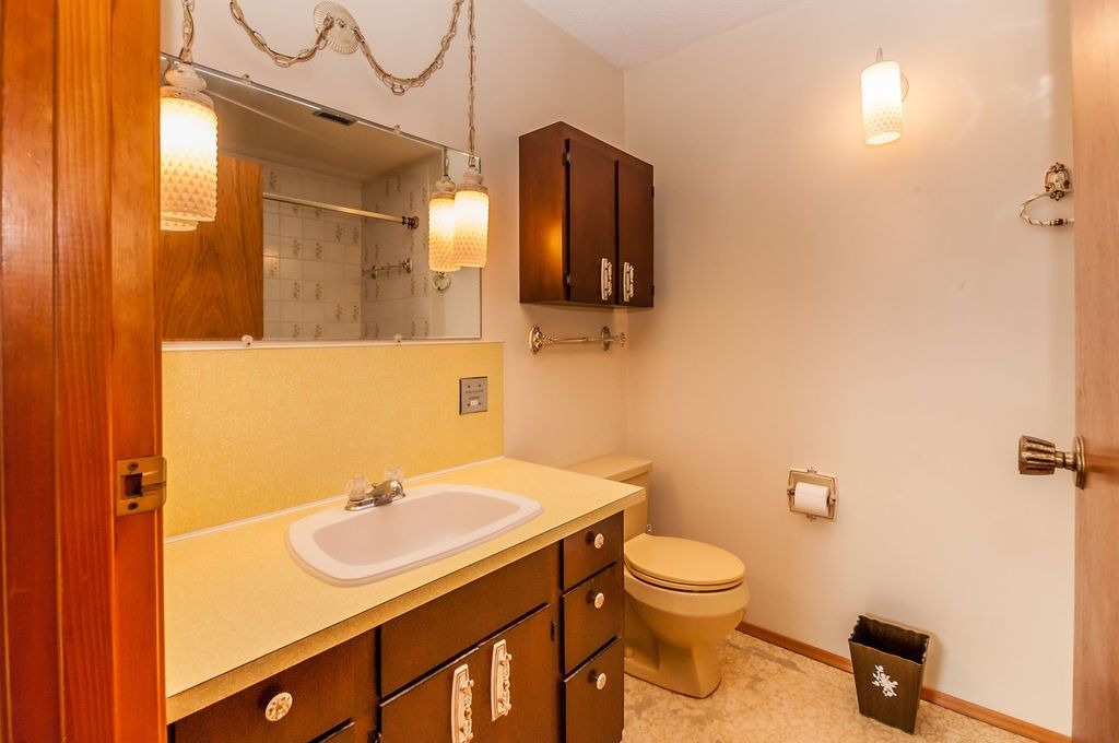 listing image 1104658521691958137