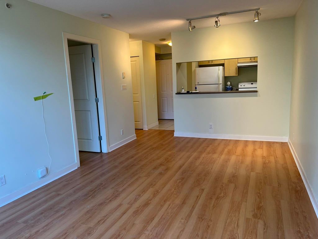listing image 1109347347200351333