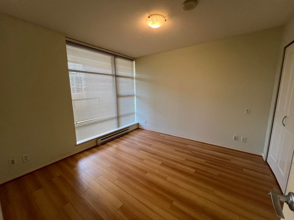 listing image 1101626955223379408