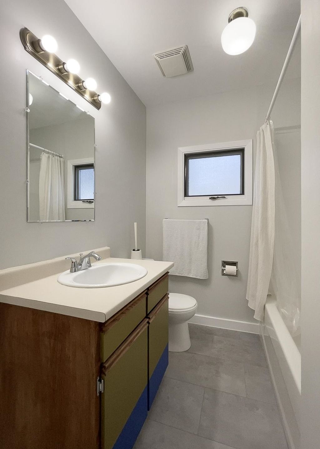 listing image 1108210120077700291