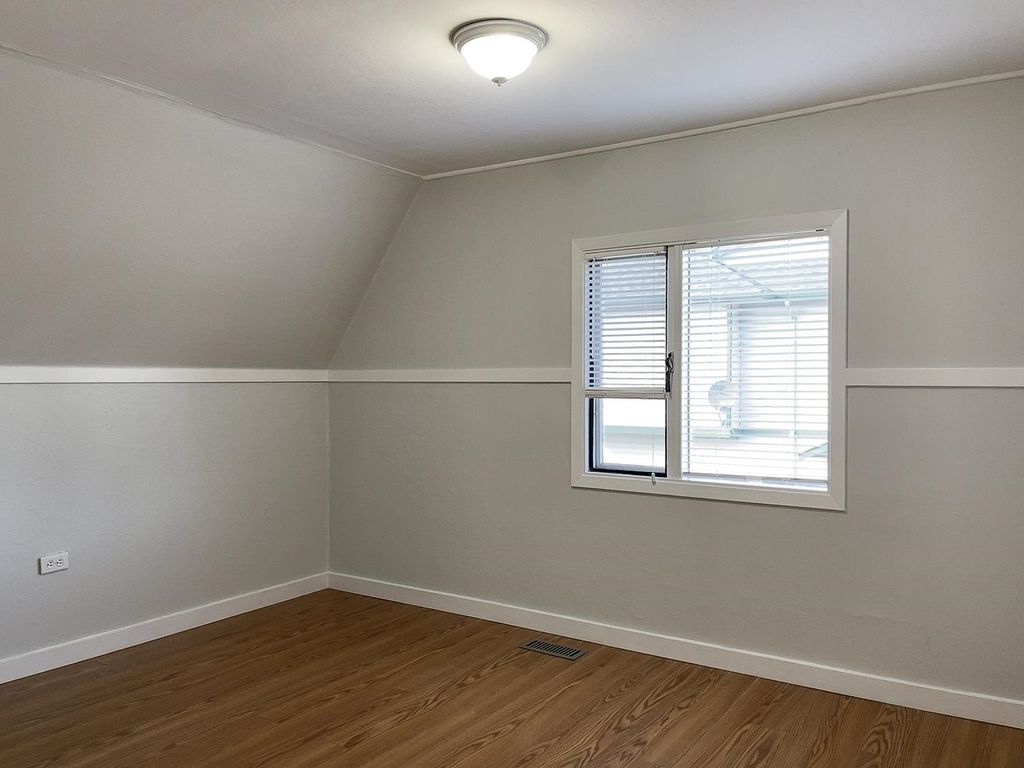listing image 1105561051096831239