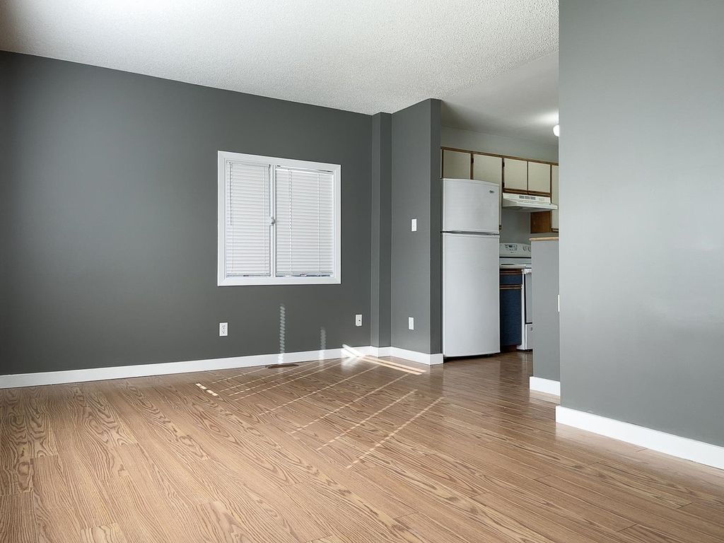 listing image 1101198427423275761